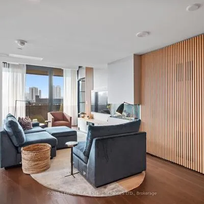 21,&nbsp;Lawren Harris, Waterfront Communities C8, Toronto