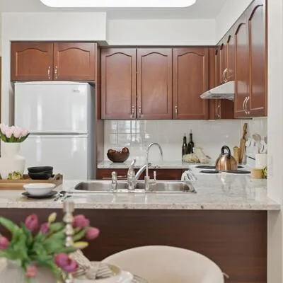 35,&nbsp;Hollywood, Willowdale East, Toronto