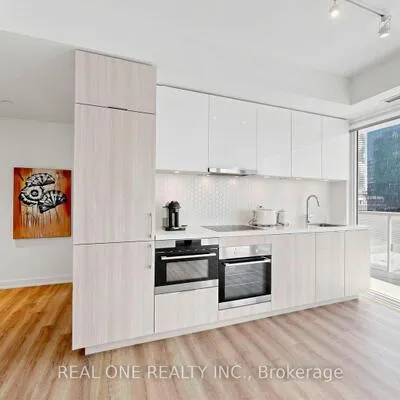 15,&nbsp;Queens, Waterfront Communities C8, Toronto