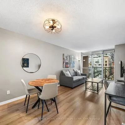 140,&nbsp;Simcoe, Waterfront Communities C1, Toronto