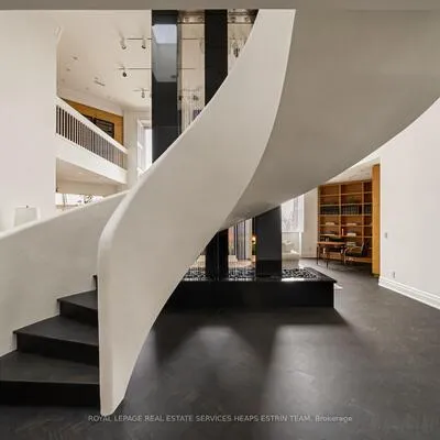 2,&nbsp;Lynwood, Casa Loma, Toronto