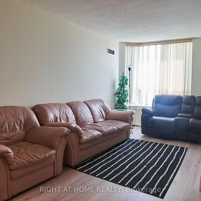 1700,&nbsp;Eglinton, Victoria Village, Toronto