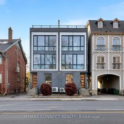 126,&nbsp;Spadina, Annex, Toronto