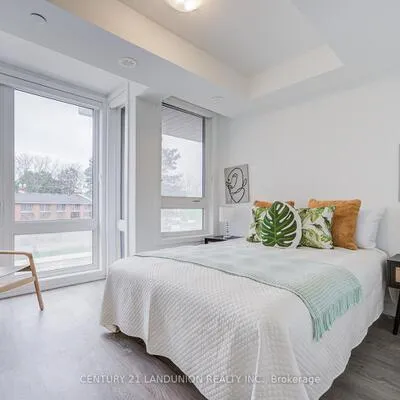 70,&nbsp;Turtle Island, Englemount-Lawrence, Toronto