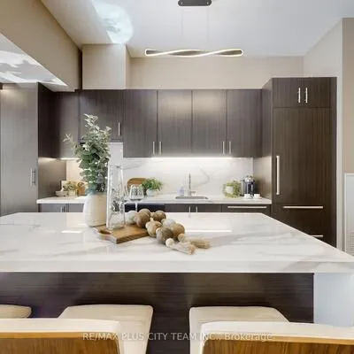 39,&nbsp;Queens, Waterfront Communities C8, Toronto