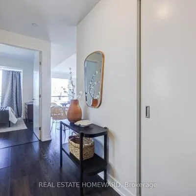 223,&nbsp;St Clair, Casa Loma, Toronto