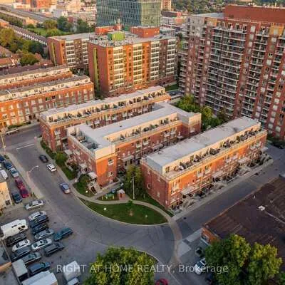 1,&nbsp;Ruttan, Dufferin Grove, Toronto