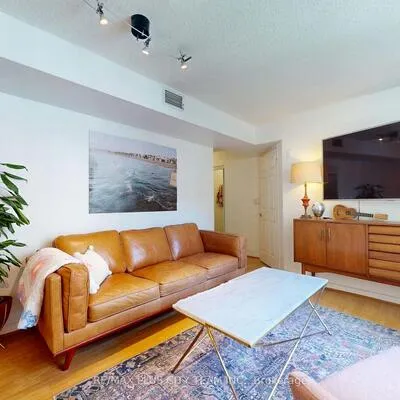 109,&nbsp;Front, Moss Park, Toronto