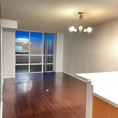 233,&nbsp;Beecroft, Willowdale West, Toronto