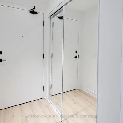 319,&nbsp;Jarvis, Moss Park, Toronto