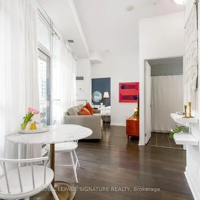 15,&nbsp;Bruyeres, Niagara, Toronto