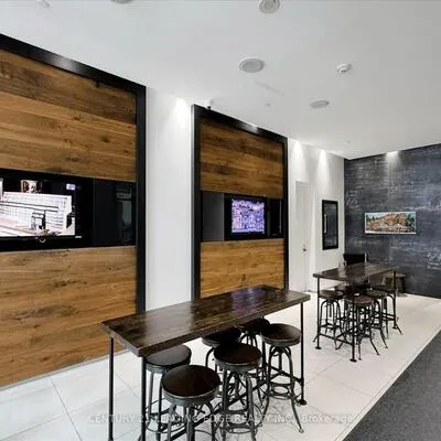 783,&nbsp;Bathurst, University, Toronto