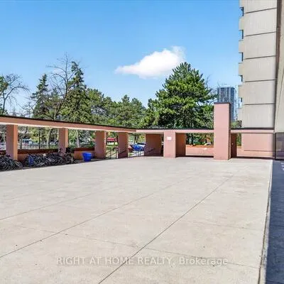 100,&nbsp;Leeward, Flemingdon Park, Toronto