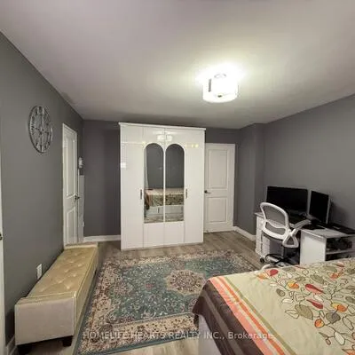 20,&nbsp;Edgecliff, Flemingdon Park, Toronto