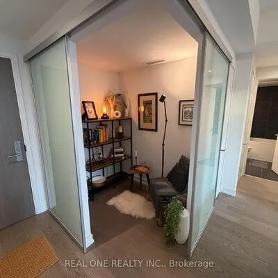 161,&nbsp;Roehampton, Mount Pleasant West, Toronto