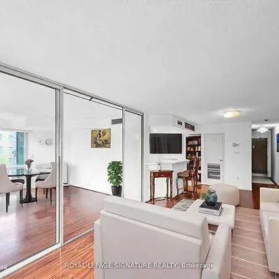 1001,&nbsp;Bay, Bay Street Corridor, Toronto