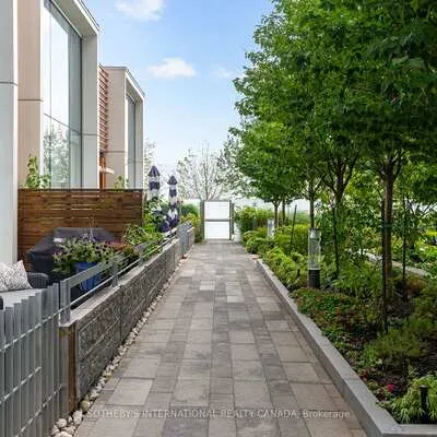 29,&nbsp;Queens, Waterfront Communities C8, Toronto