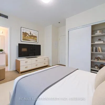 639,&nbsp;Lawrence, Englemount-Lawrence, Toronto