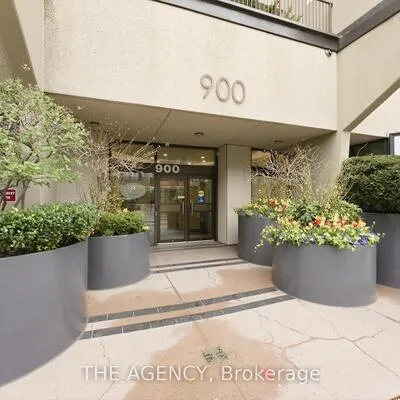 900,&nbsp;Yonge, Annex, Toronto