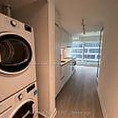 8,&nbsp;Wellesley, Bay Street Corridor, Toronto