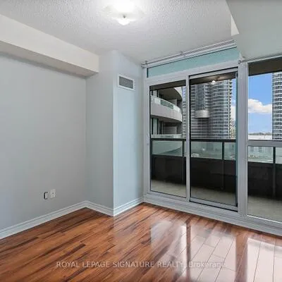 19,&nbsp;Grand Trunk, Waterfront Communities C1, Toronto