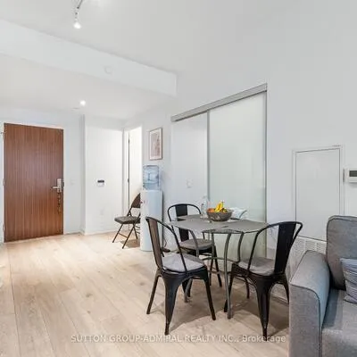 15,&nbsp;Queens, Waterfront Communities C8, Toronto