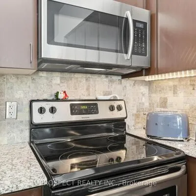 525,&nbsp;Wilson, Clanton Park, Toronto