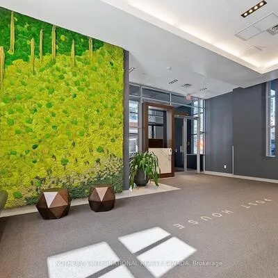 105,&nbsp;George, Moss Park, Toronto