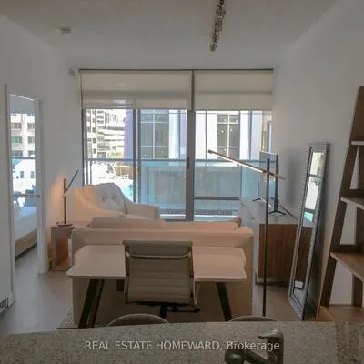 18,&nbsp;Yorkville, Annex, Toronto