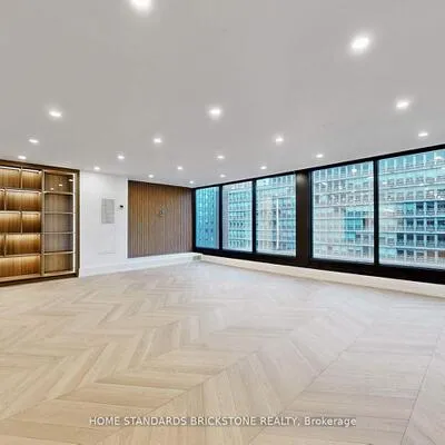 110,&nbsp;Bloor, Annex, Toronto