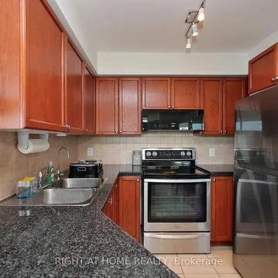 3830,&nbsp;Bathurst, Clanton Park, Toronto