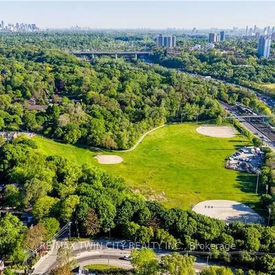 130,&nbsp;RIVER, Regent Park, Toronto