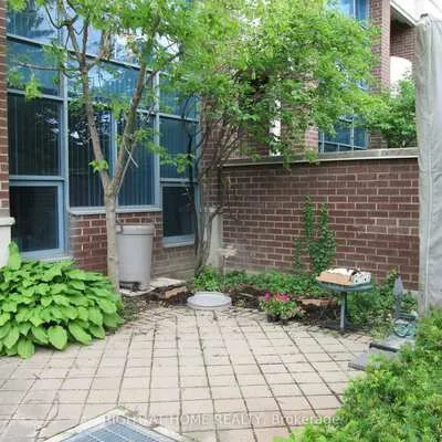 233,&nbsp;Beecroft, Willowdale West, Toronto