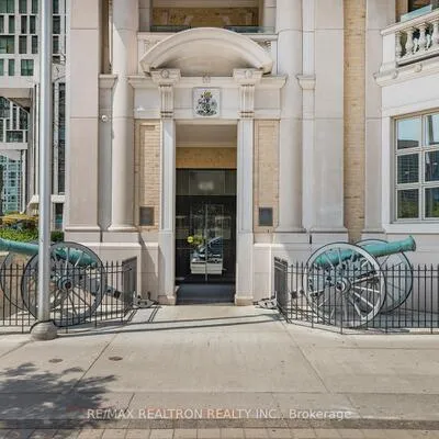 426,&nbsp;University, Kensington-Chinatown, Toronto