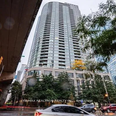 18,&nbsp;Yonge, Waterfront Communities C1, Toronto