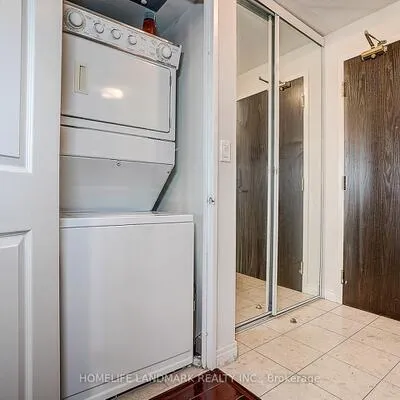 23,&nbsp;Hollywood, Willowdale East, Toronto