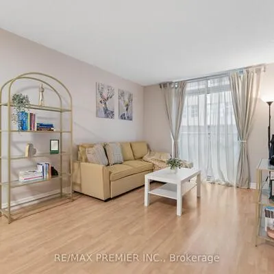 212,&nbsp;Eglinton, Mount Pleasant West, Toronto