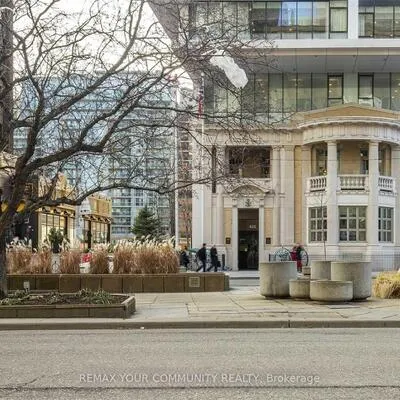 426,&nbsp;University, Bay Street Corridor, Toronto