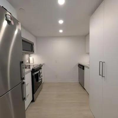 30,&nbsp;Tretti, Clanton Park, Toronto