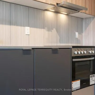 8,&nbsp;Tippett, Clanton Park, Toronto