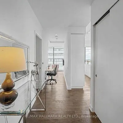 185,&nbsp;Roehampton, Mount Pleasant West, Toronto