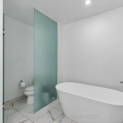 33,&nbsp;Frederick Todd, Thorncliffe Park, Toronto