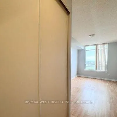 1700,&nbsp;Eglinton, Victoria Village, Toronto