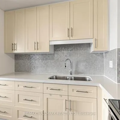 100,&nbsp;Leeward, Flemingdon Park, Toronto