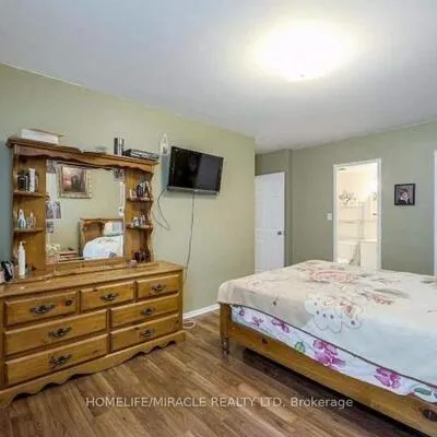 60,&nbsp;Pavane Linkway, Flemingdon Park, Toronto