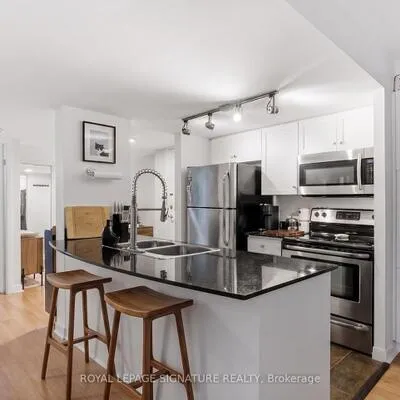 323,&nbsp;Richmond, Moss Park, Toronto