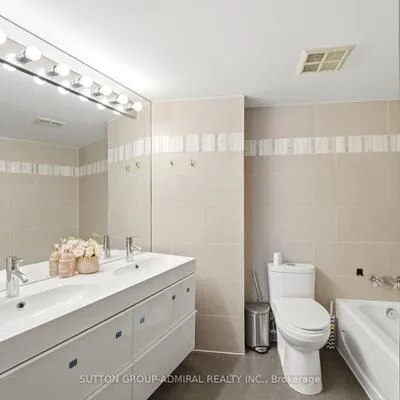25,&nbsp;The Esplanade, Waterfront Communities C8, Toronto