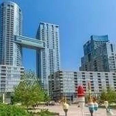 15,&nbsp;Iceboat, Waterfront Communities C1, Toronto