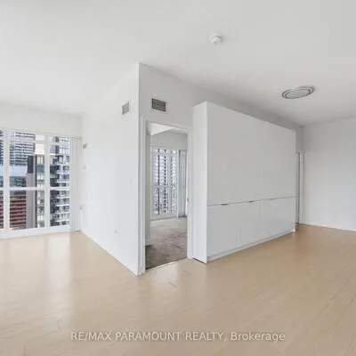 10,&nbsp;Capreol, Waterfront Communities C1, Toronto