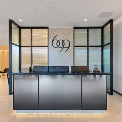 699,&nbsp;Sheppard, Bayview Village, Toronto